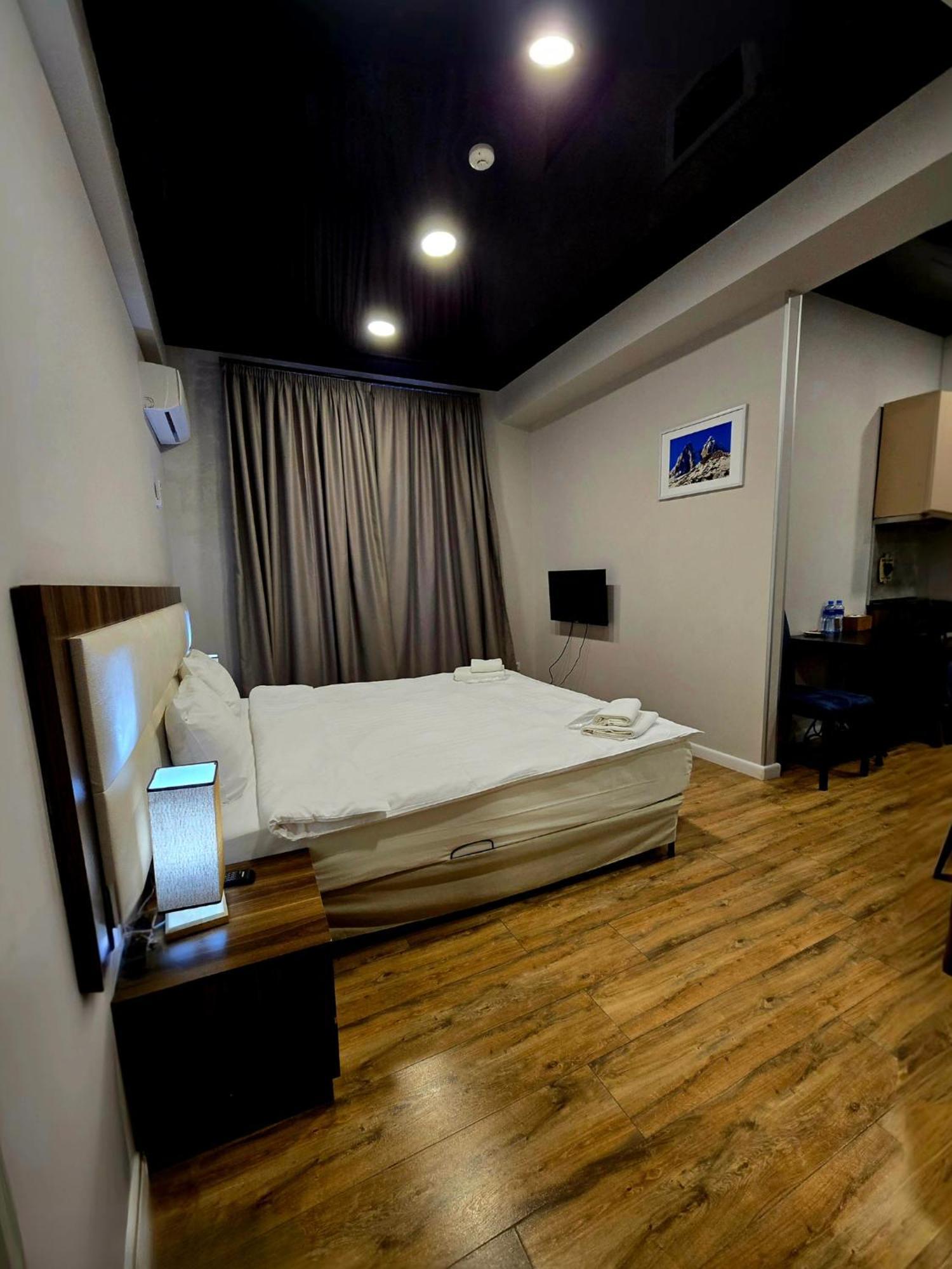 Apart Hotel West Tiflis Dış mekan fotoğraf